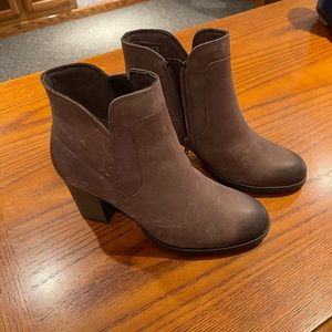 Clarks Women's Verona Step Fashion Boot, Dark Taupe Leather, 9.5 3 inch heel